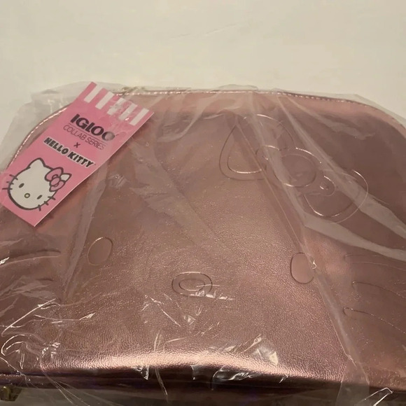 Hello Kitty Crossbody Rose Gold Embossed Insulated Bag Limited Edition NWT - Picture 5 of 7
